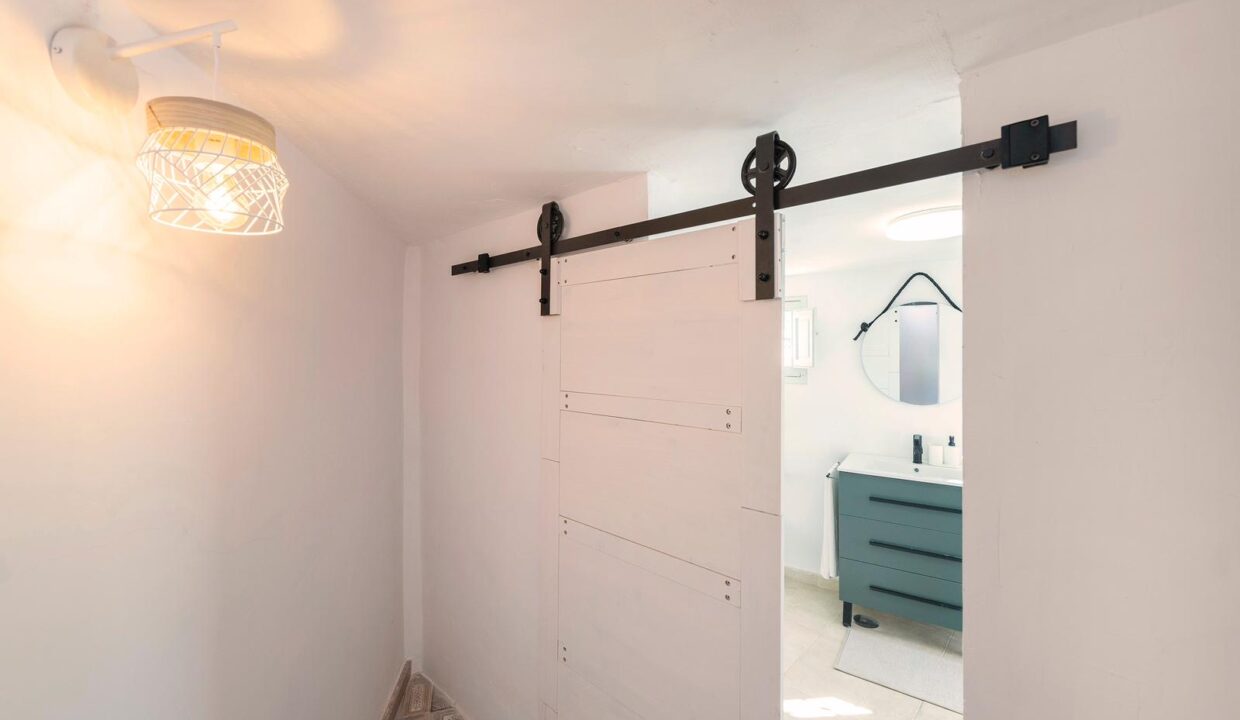 71cd8e4d-b076-4700-859d-e29afdcc004b